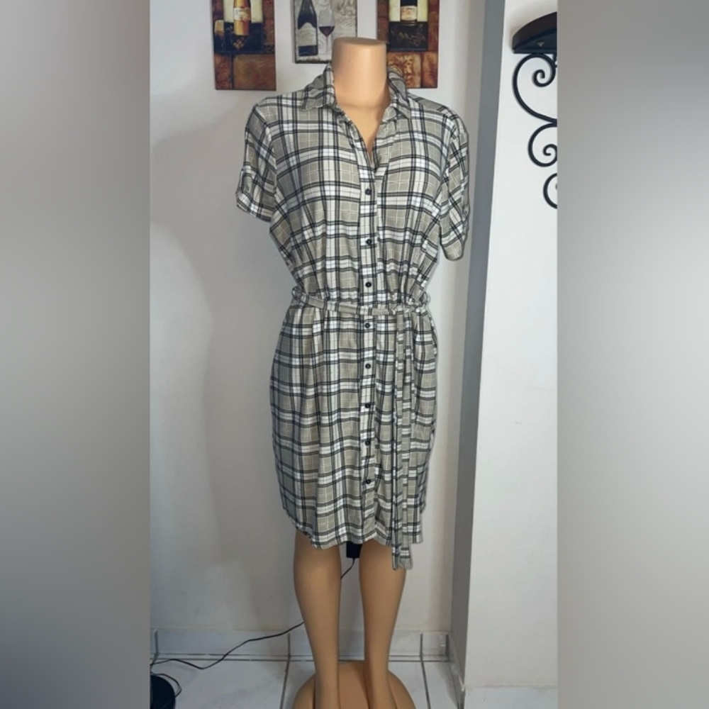 DRESS CHECK SHORT SLEEVE SIZE XL EXCELLENT CONDITIONS